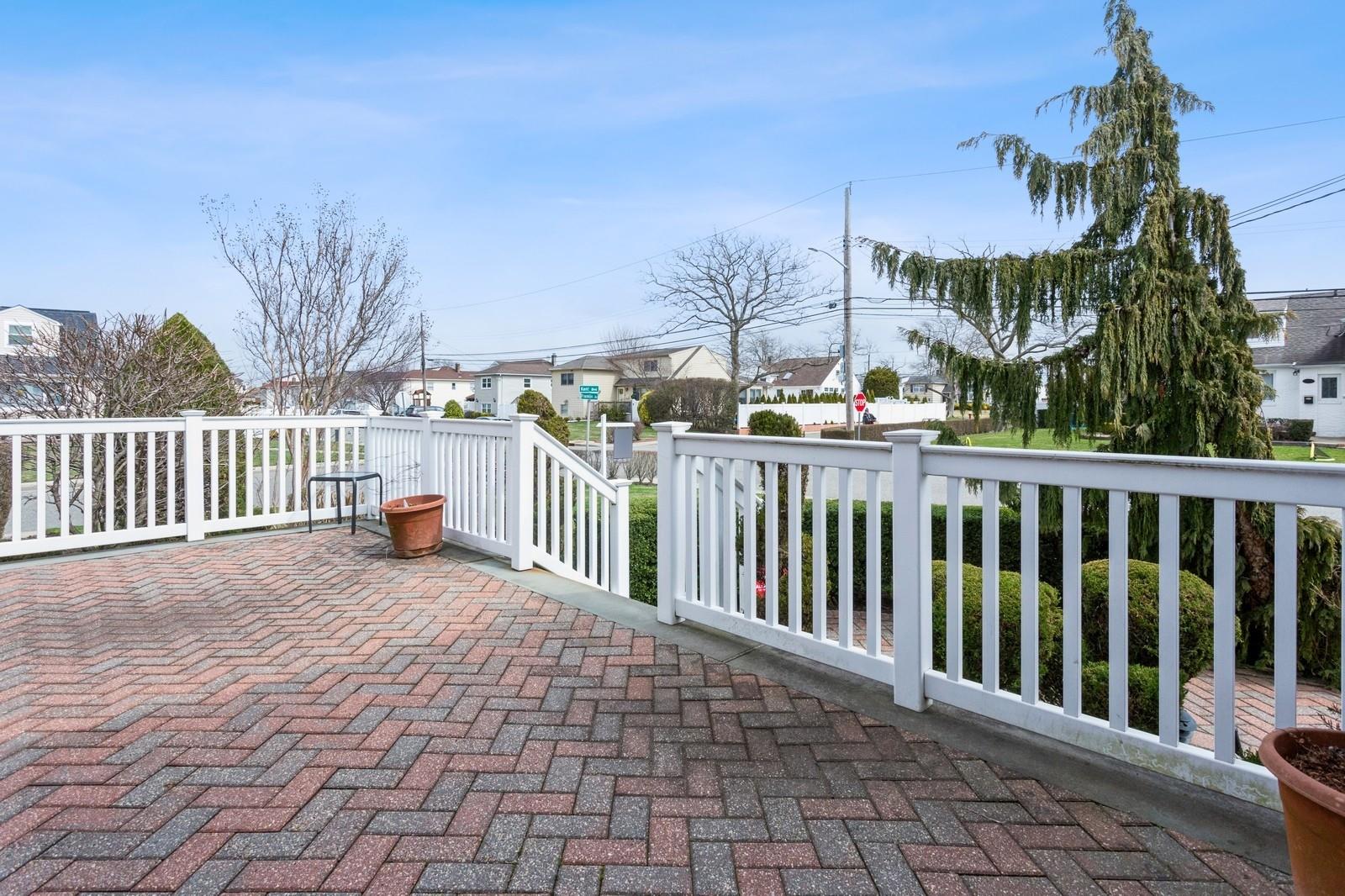 207 Franklin Avenue, Island Park, New York image 3