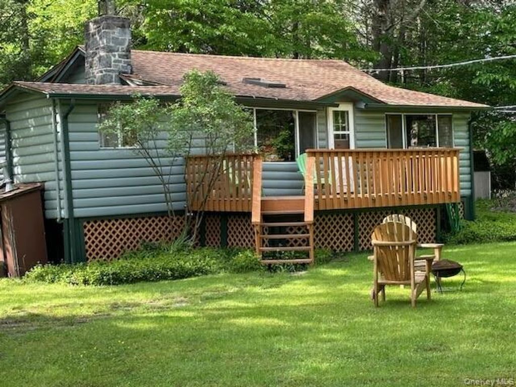 Photo of 10 Circle Place, Smallwood, NY 12720 (MLS # 977431)