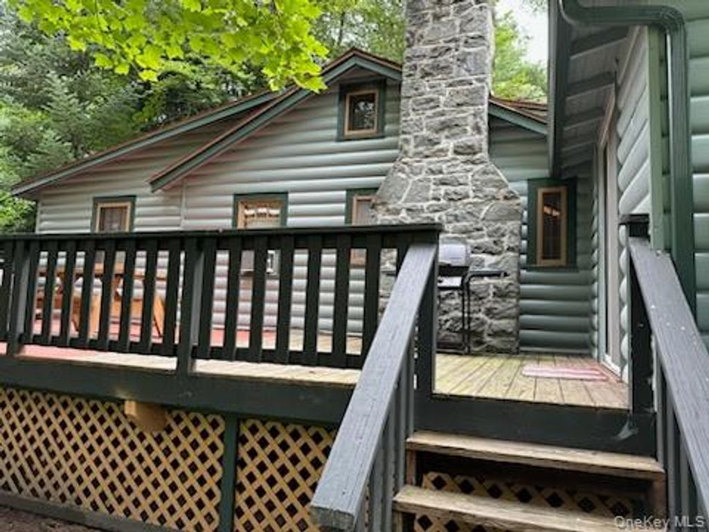 Photo of 10 Circle Place, Smallwood, NY 12720 (MLS # 977431)