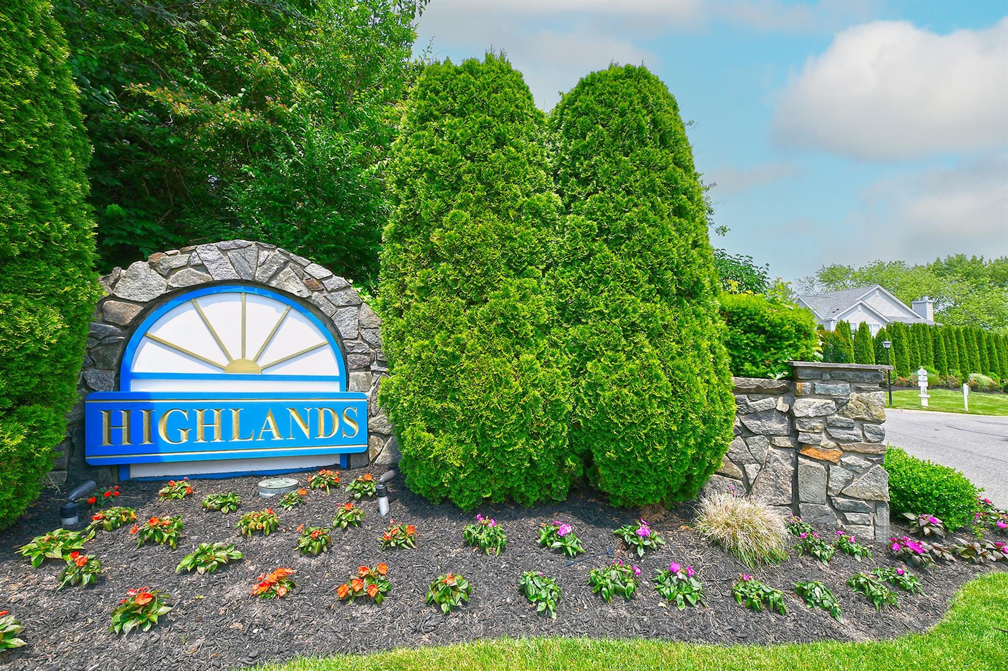 Property for Sale at Windward Court, Port Jefferson, Hamptons, NY - Bedrooms: 2 
Bathrooms: 3  - $599,000