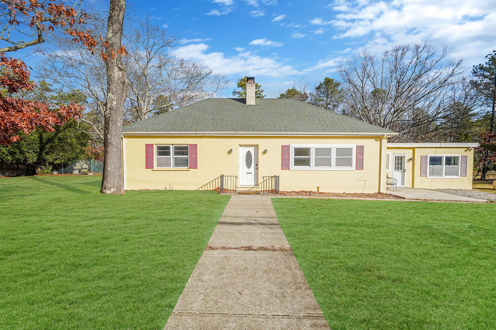 Wading River Manor Road, Manorville, Hamptons, NY - 4 Bedrooms  
3 Bathrooms - 