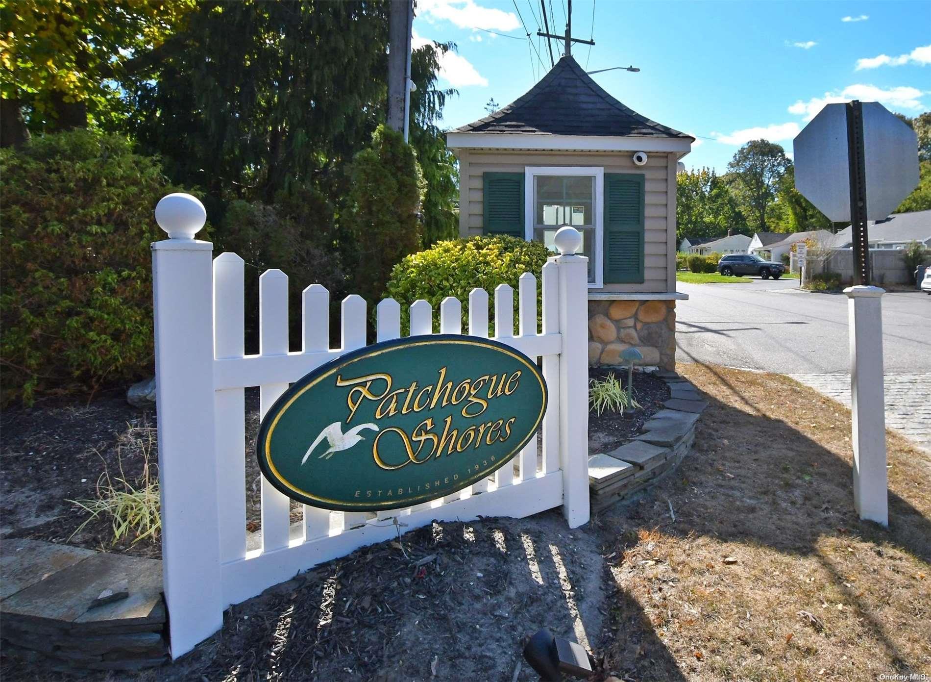 39 Roosevelt Boulevard, East Patchogue, New York image 12