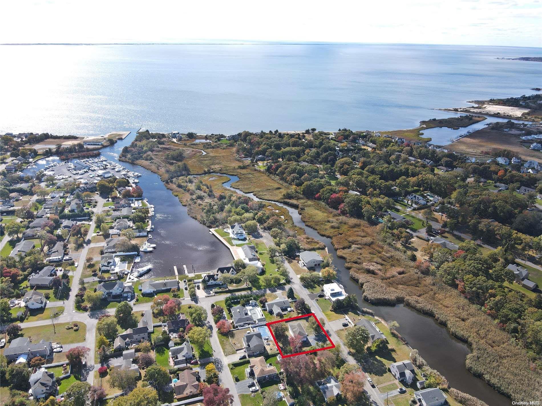 39 Roosevelt Boulevard, East Patchogue, New York image 11