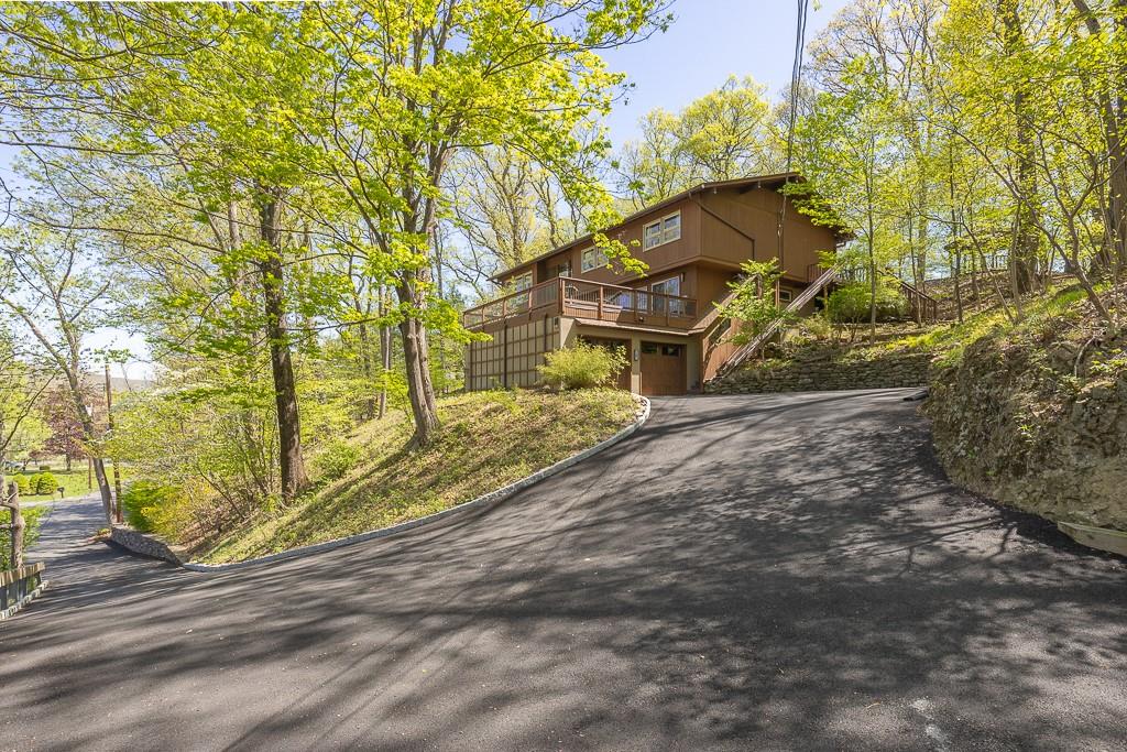 4 Steinway Court, Suffern, New York image 1