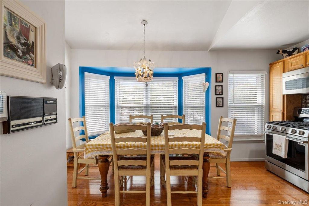 Photo of 9 Eastern Drive, New Hyde Park, NY 11040 (MLS # 985023)