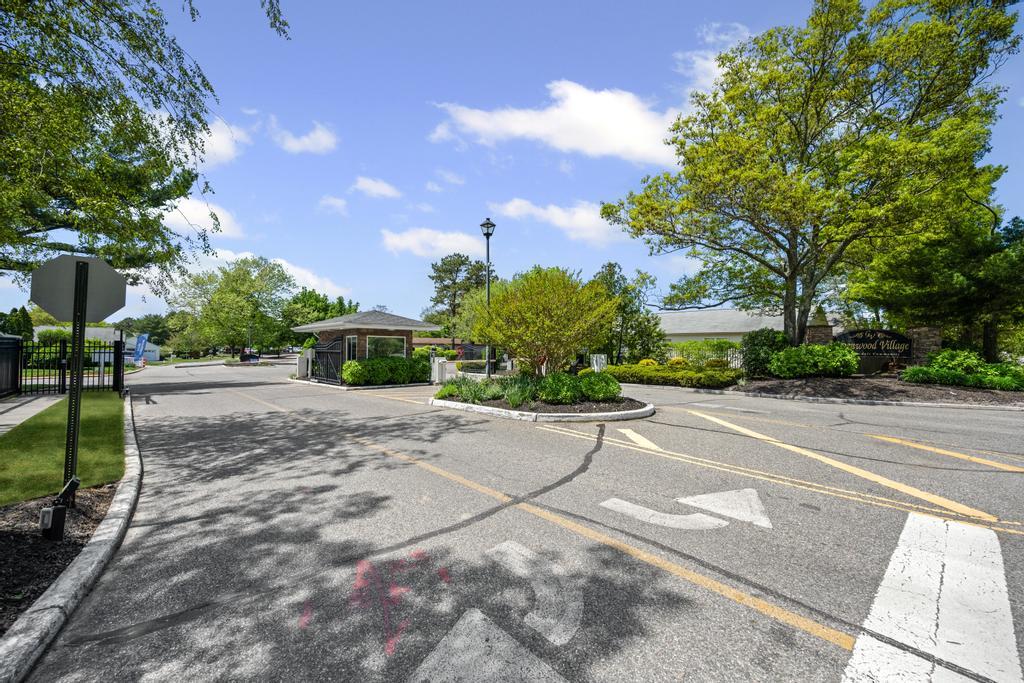 10 Orange Tree Court, Manorville, New York image 26