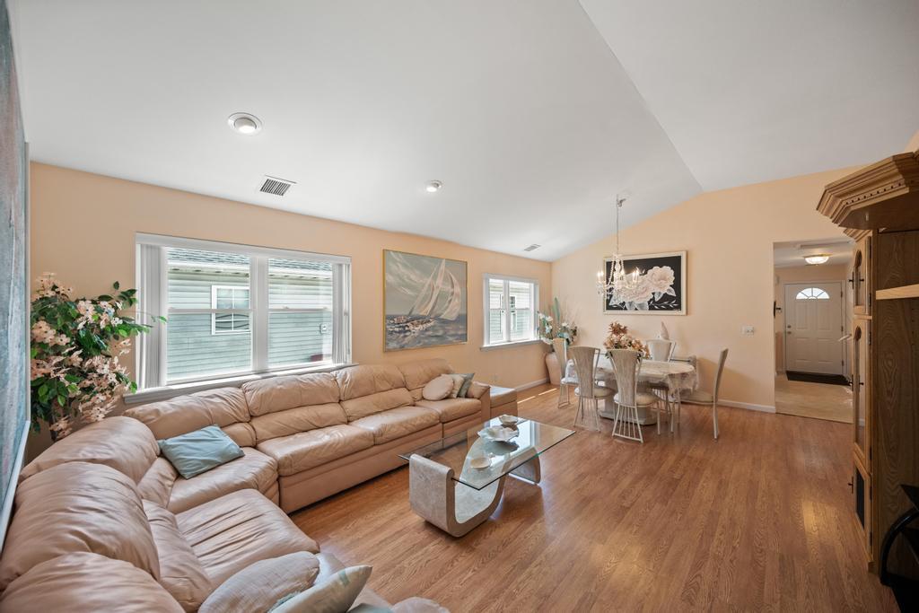 10 Orange Tree Court, Manorville, New York image 16