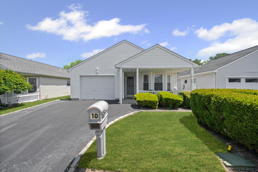 10 Orange Tree Court, Manorville, New York image 3