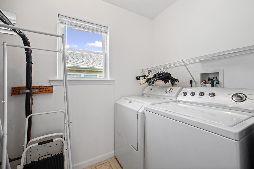 10 Orange Tree Court, Manorville, New York image 25