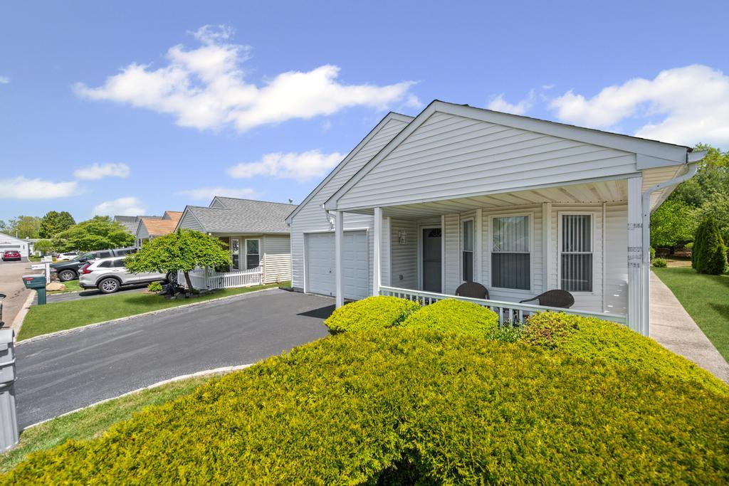 10 Orange Tree Court, Manorville, New York image 6