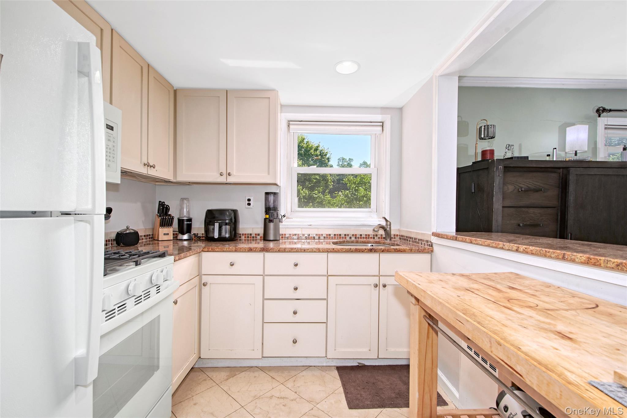 320 S Broadway M12