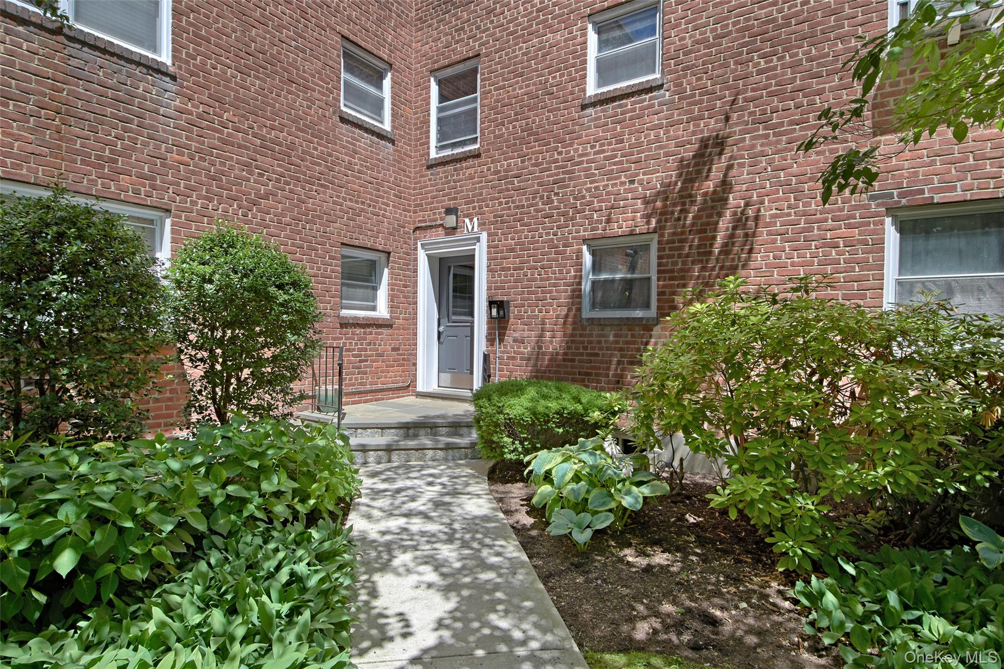 320 S Broadway M12