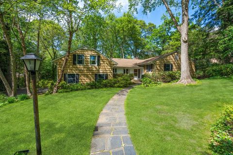 51 The Hemlocks Roslyn Estates NY 11576