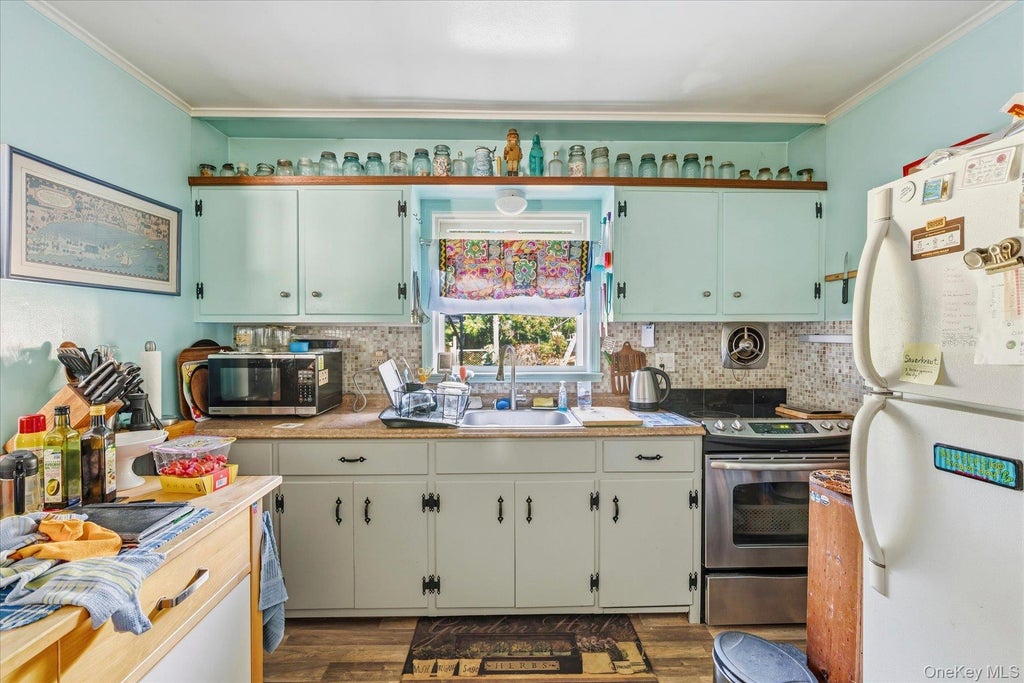 Photo of 995 Schoolhouse Road, Cutchogue, NY 11935 (MLS # 1053686)