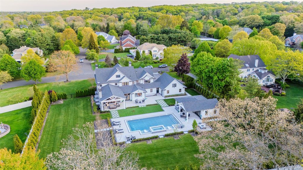 Photo of 5 Dupont Court, Dix Hills, NY 11746 (MLS # 999585)