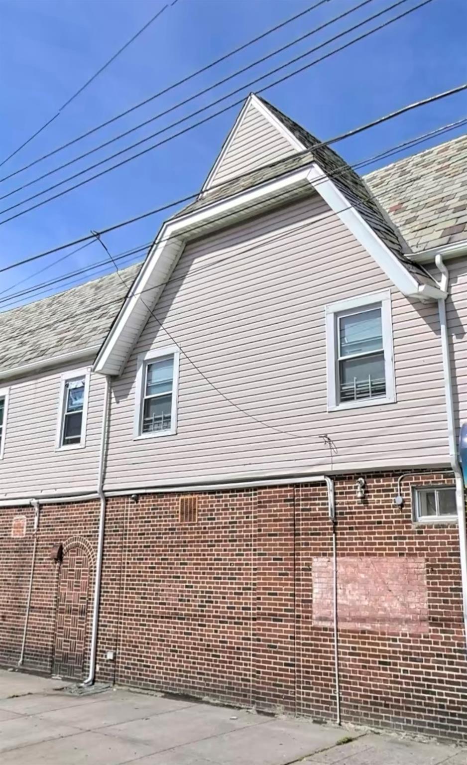 Hollis Avenue, Jamaica, Queens, NY - 2 Bedrooms  
1 Bathrooms  
5 Rooms - 