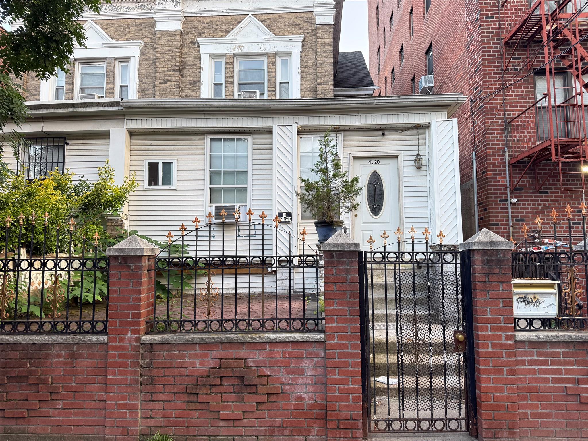 Property for Sale at Elbertson Street, Elmhurst, Queens, NY - Bedrooms: 6 
Bathrooms: 4 
Rooms: 12  - $1,180,000