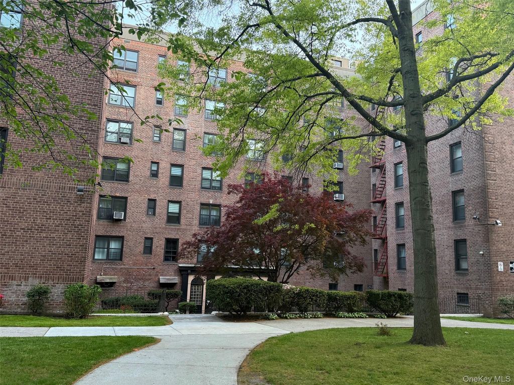 Photo of 83-85 Woodhaven Boulevard #2E, Woodhaven, NY 11421 (MLS # 994295)