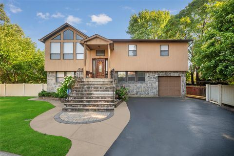 10 Woodbury Court Hicksville NY 11801