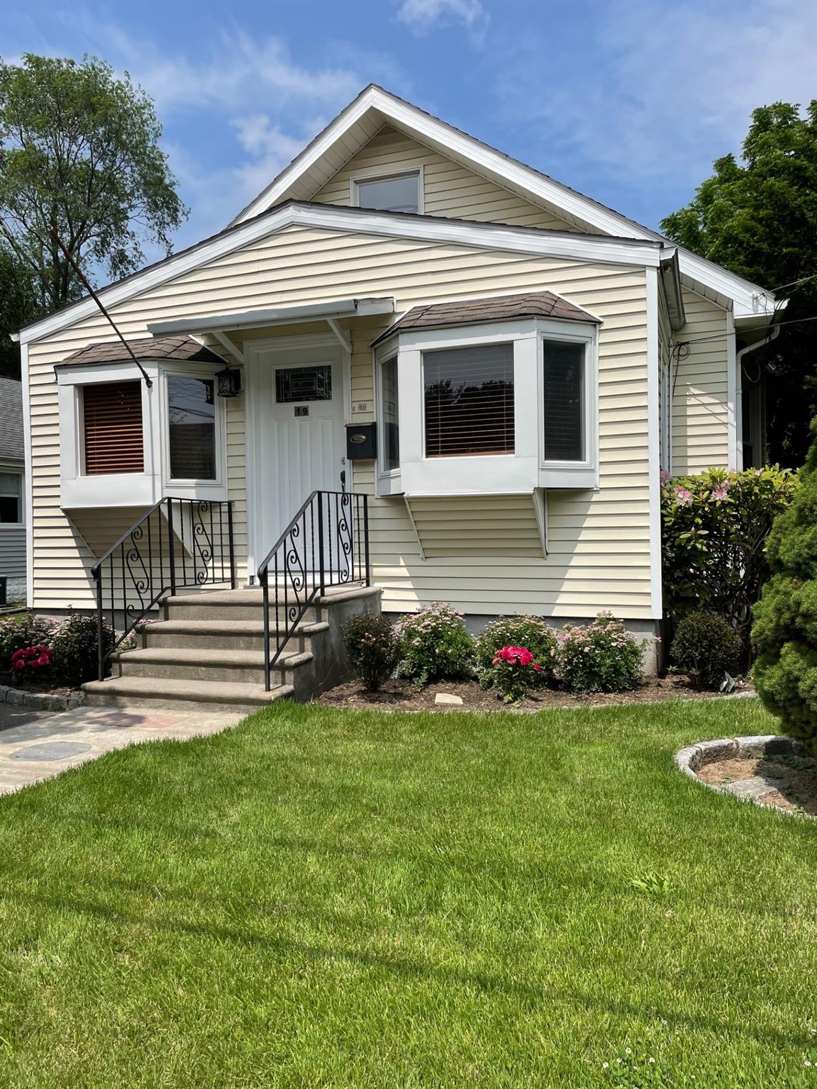 Property for Sale at Harper Avenue, Montrose, New York - Bedrooms: 1 
Bathrooms: 1 
Rooms: 4  - $379,000