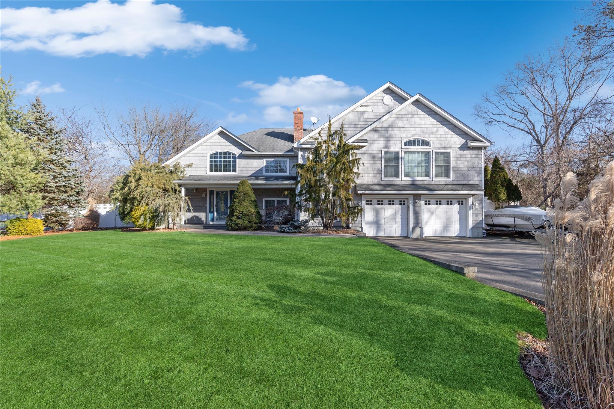 Wakefield Road, Hampton Bays, Hamptons, NY - 3 Bedrooms  
2 Bathrooms - 