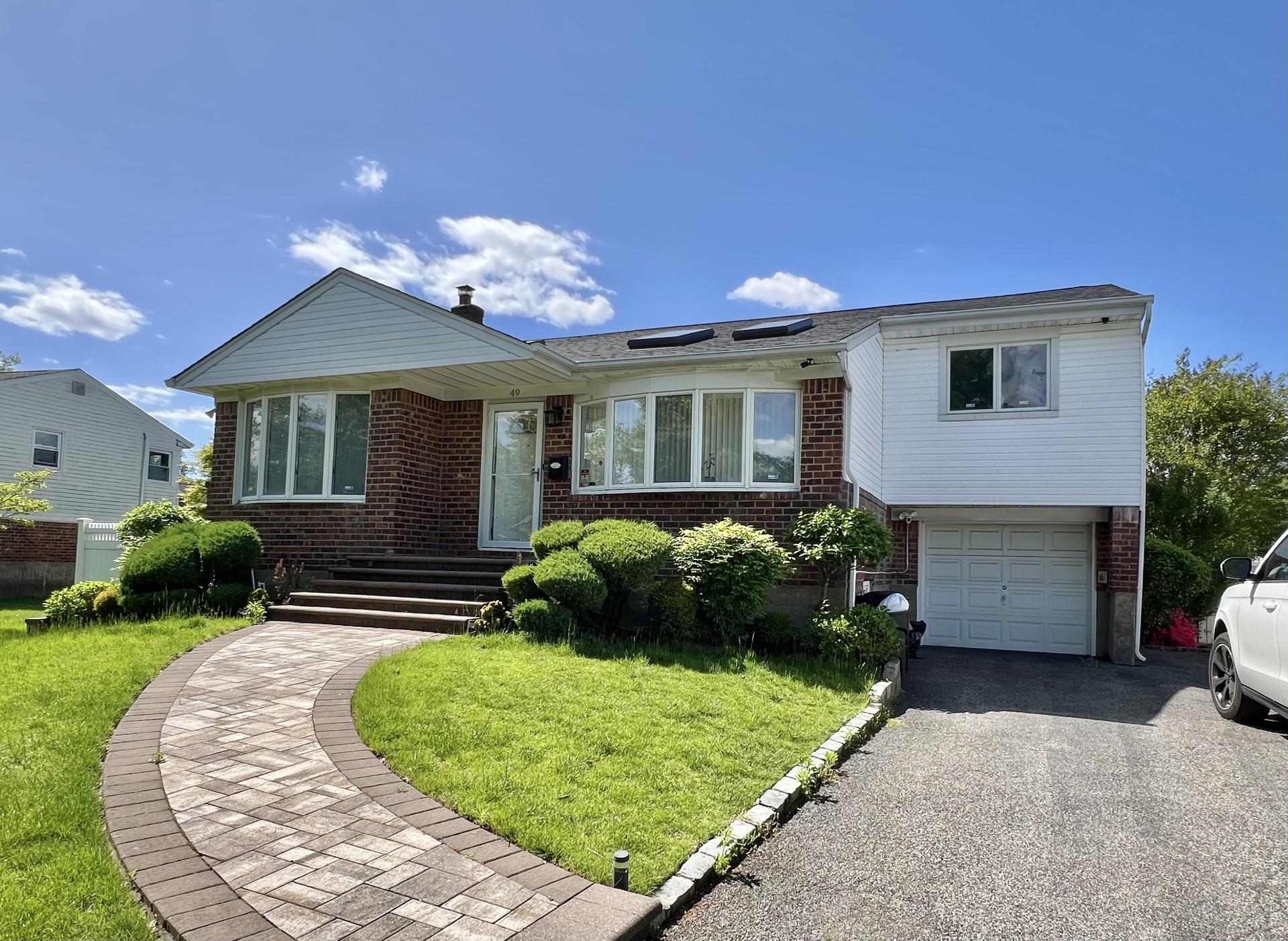 49 Bruce Ln, Jericho, New York image 2