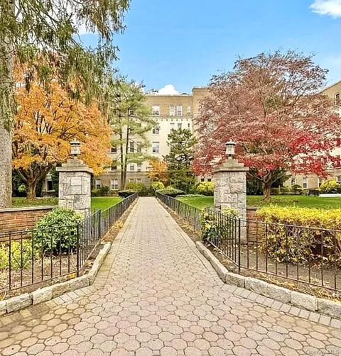 Homes For Sale - 472 Gramatan Avenue #BLDG. 6, FF2<br/> Mount Vernon, NY 10552