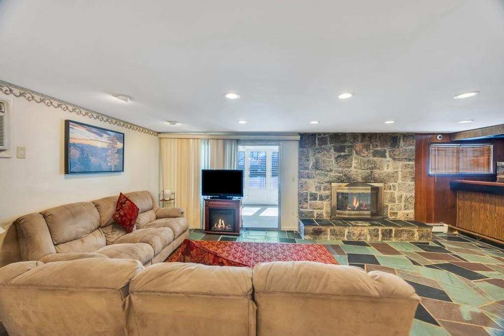 38 Cliff Lane, Levittown, Florida image 11