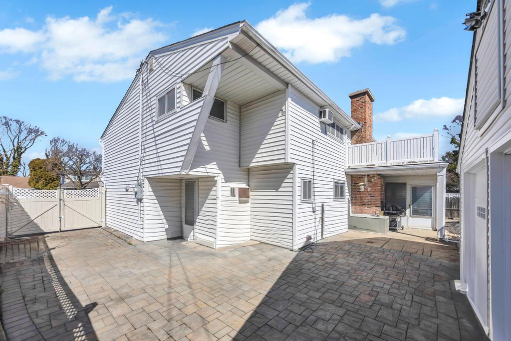 38 Cliff Lane, Levittown, Florida image 36