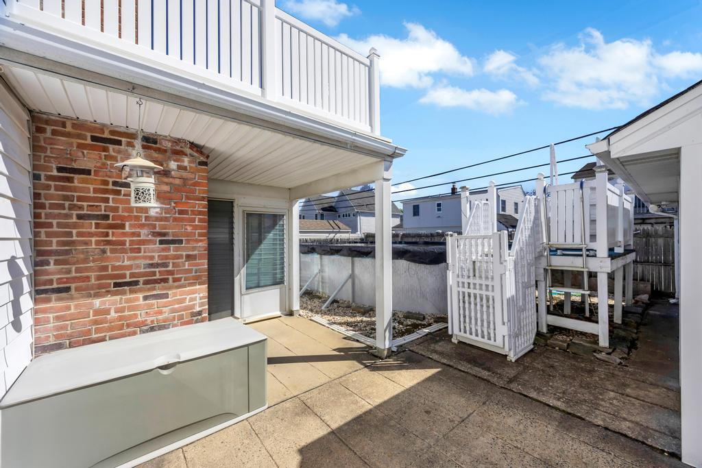 38 Cliff Lane, Levittown, Florida image 33