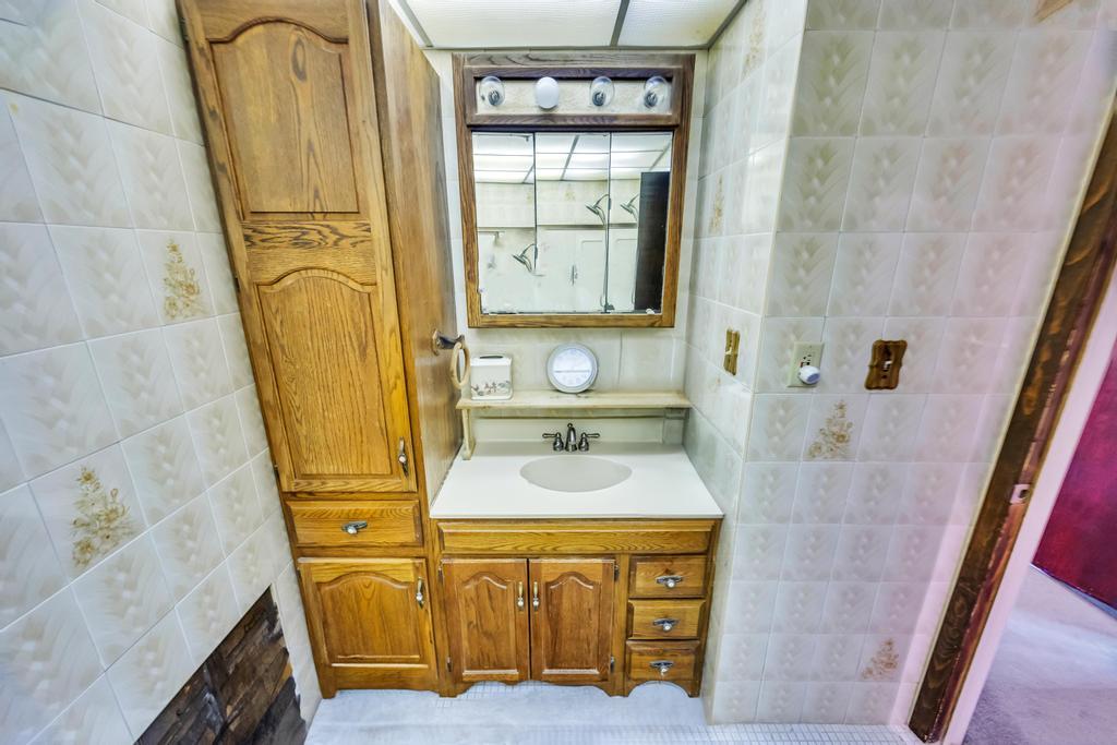 38 Cliff Lane, Levittown, Florida image 30