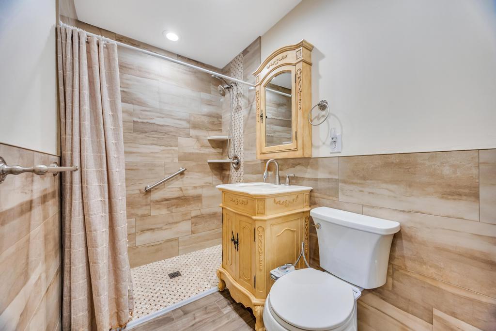 38 Cliff Lane, Levittown, Florida image 28
