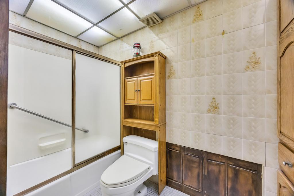 38 Cliff Lane, Levittown, Florida image 29