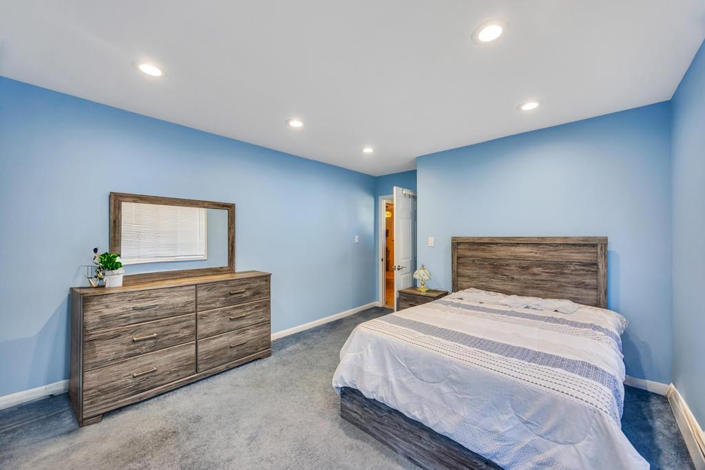 38 Cliff Lane, Levittown, Florida image 16