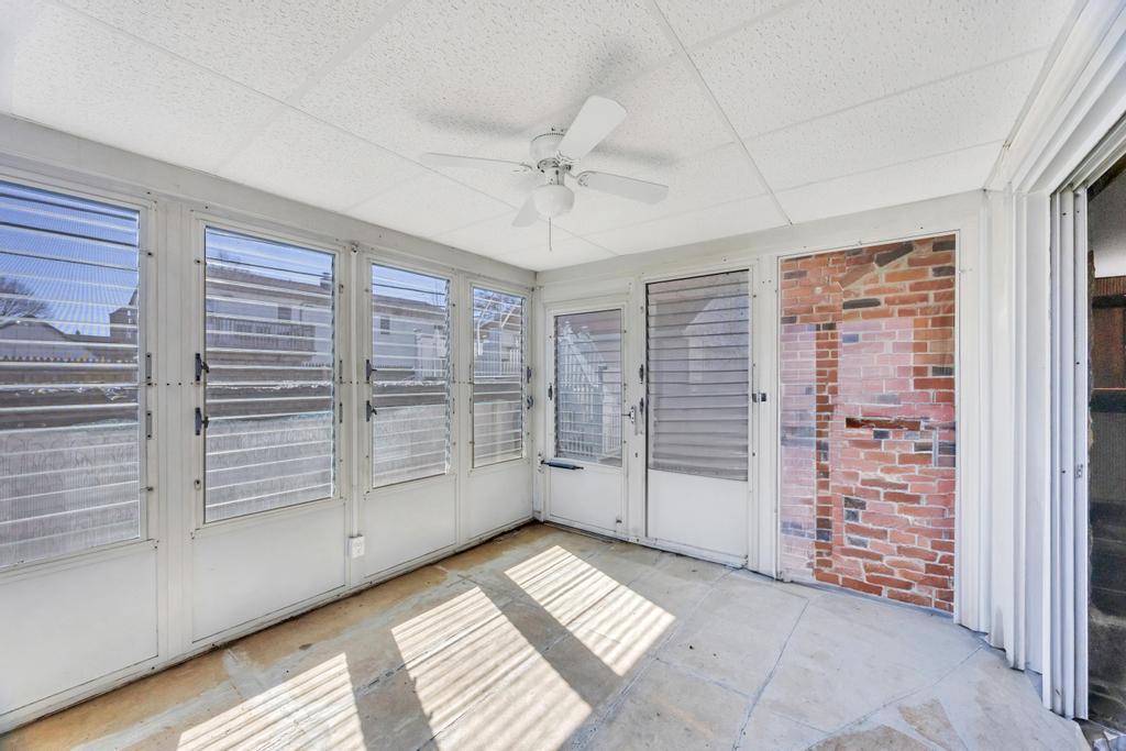 38 Cliff Lane, Levittown, Florida image 18