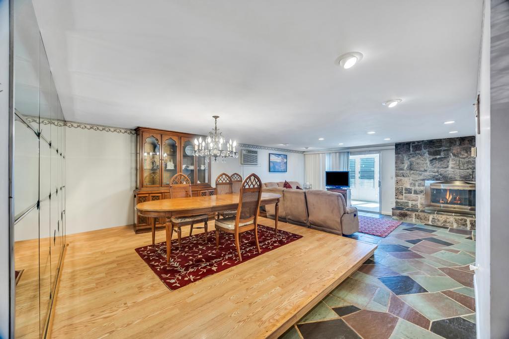 38 Cliff Lane, Levittown, Florida image 7