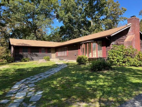 Photo of 1665 Bulls Head Road, Clinton Corners, NY 12514 (MLS # 924934)