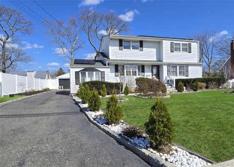 Homes For Sale - 17 Gregory Drive<br/> Ronkonkoma, NY 11779