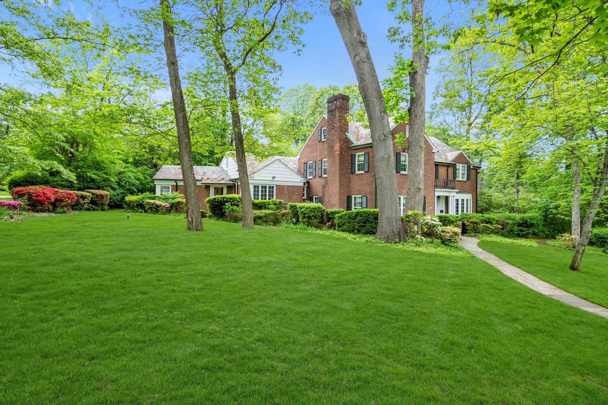 111 Clent Road, Great Neck, New York image 30
