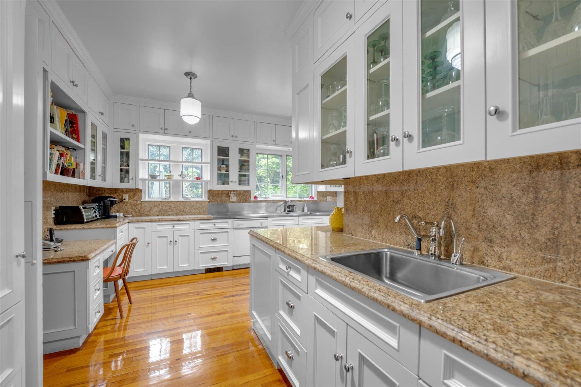 111 Clent Road, Great Neck, New York image 10