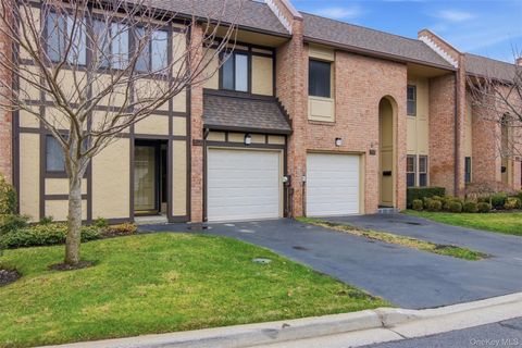 54 Southgate Circle Massapequa Park NY 11762