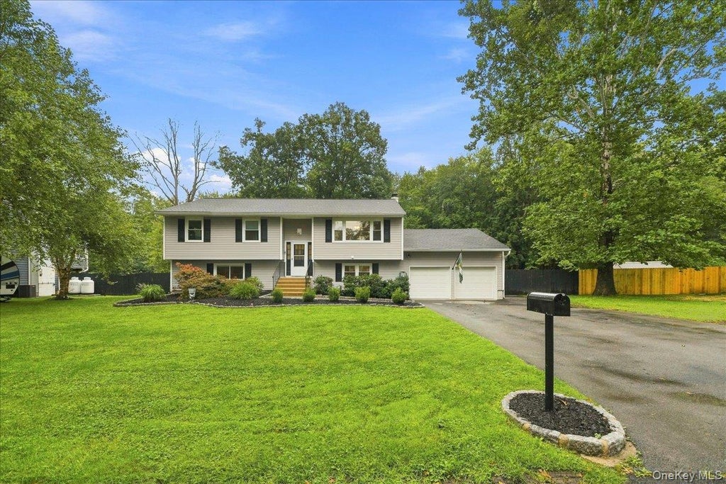 Photo of 21 Dennis Road, Wappingers Falls, NY 12590 (MLS # 1045818)
