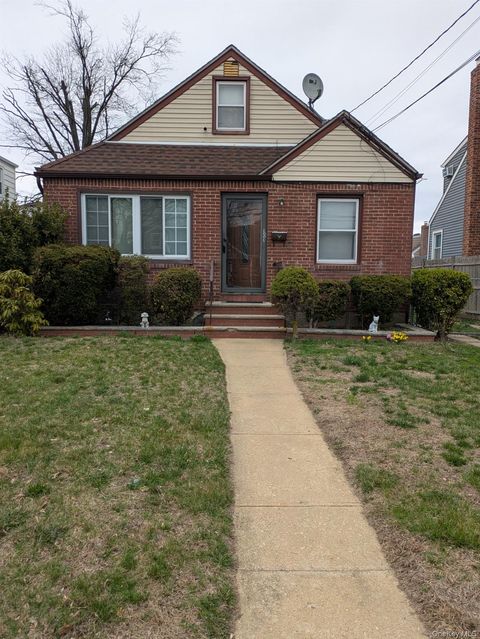 Homes For Sale - 101 Ruxton Street<br/> Uniondale, NY 11553