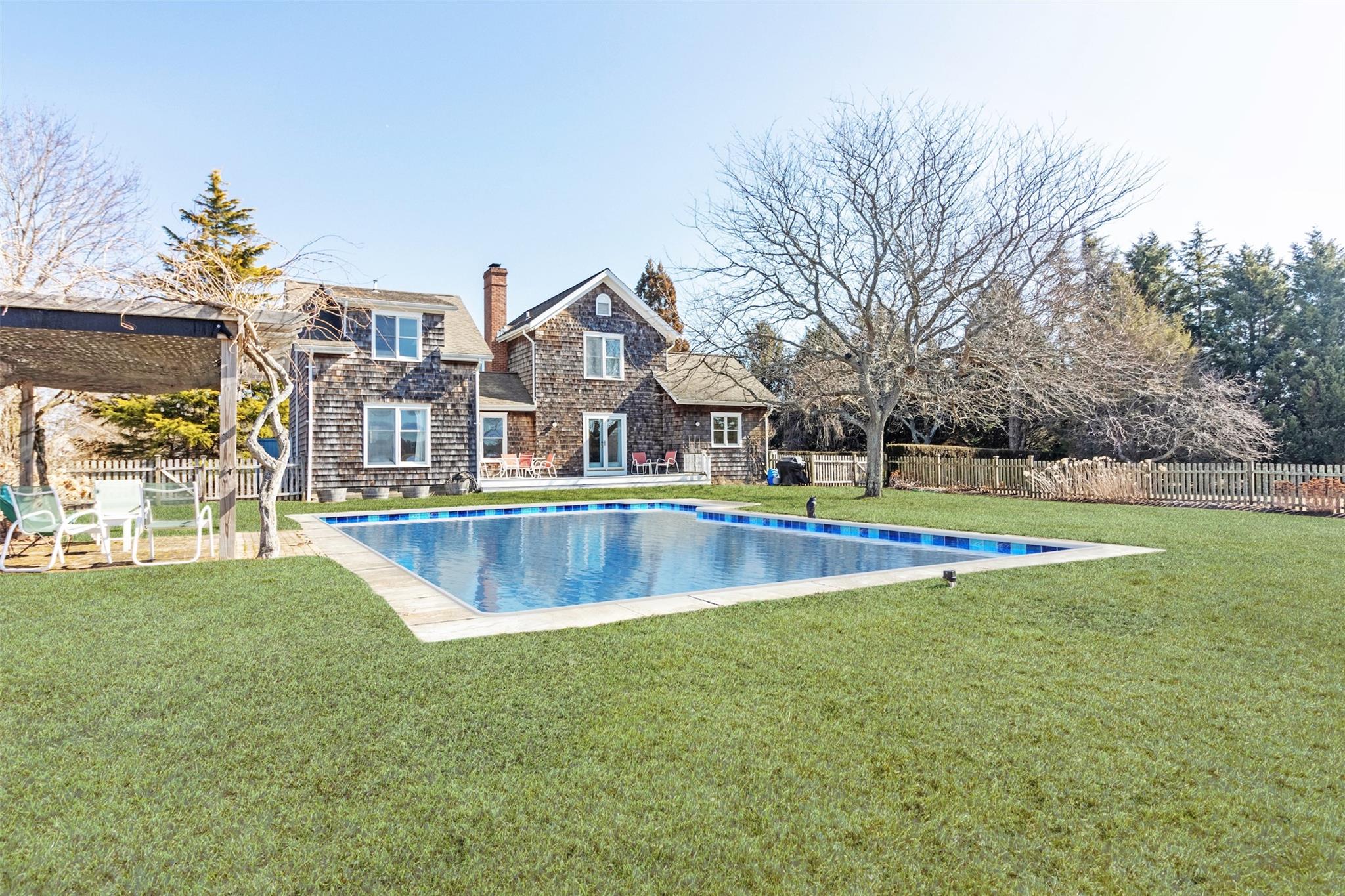 Manor Lane, Jamesport, Hamptons, NY - 3 Bedrooms  
2 Bathrooms - 