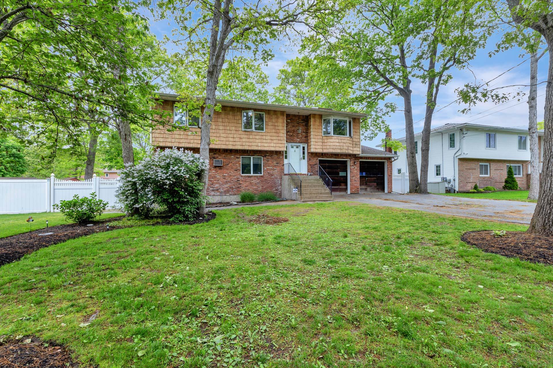 449 Terry Blvd Blvd, Holbrook, New York image 2