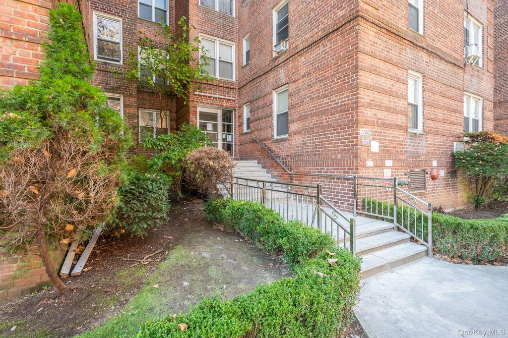 Photo of 2552 E 7 Street #1H, Brooklyn, NY 11235 (MLS # 946829)