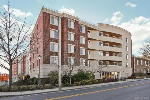 Condo For Rent - 242 Maple Avenue #504<br/> Nassau County, Westbury, NY 11590