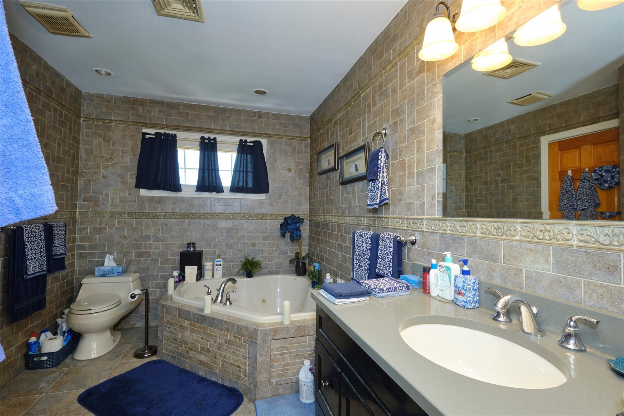 225 Oak Street, Floral Park, New York image 18