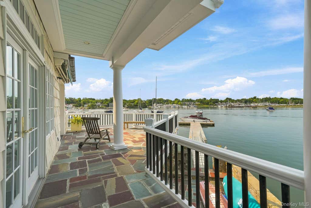 Photo of 522 The Parkway, Mamaroneck, NY 10543 (MLS # 1037314)