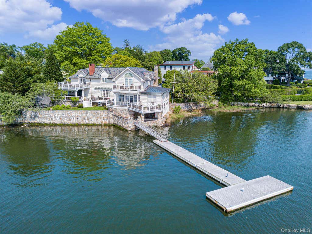 Photo of 522 The Parkway, Mamaroneck, NY 10543 (MLS # 1037314)
